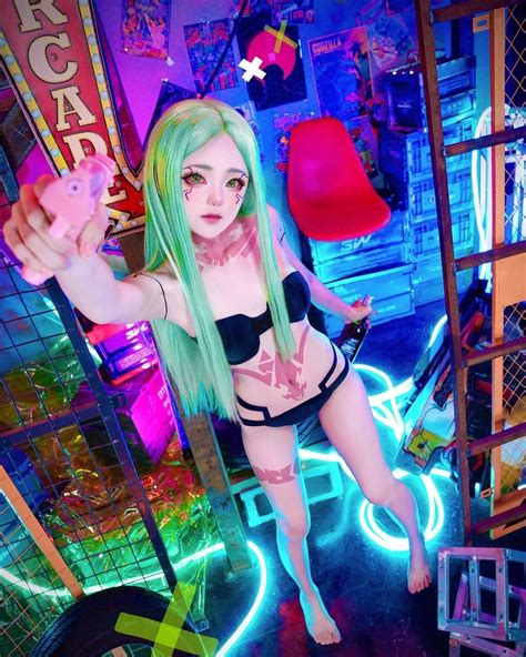 Cyberpunk: Edgerunner – Asian nos mostra o cosplay perfeito de Rebecca