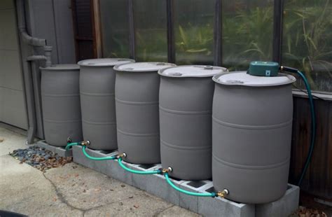 A Guide To Connecting Rain Barrels - Climatebiz