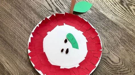 Easy and Fun Paper Plate Apple Craft | Mombrite