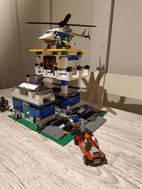 Police Station MOC : r/lego