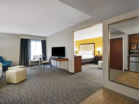 Holiday Inn Express & Suites Cincinnati Riverfront Guest Room & Suite ...