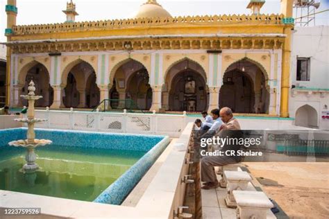 125 Tomb Of Aurangzeb Stock Photos, High-Res Pictures, and Images ...