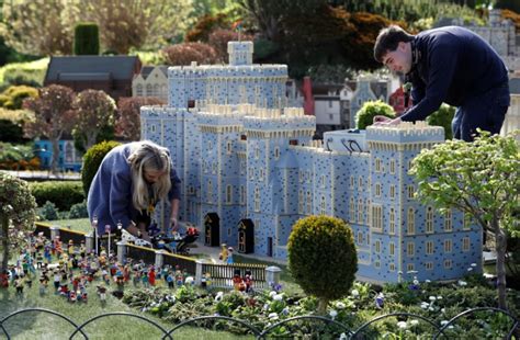 Lego builds miniature Windsor castle to celebrate…