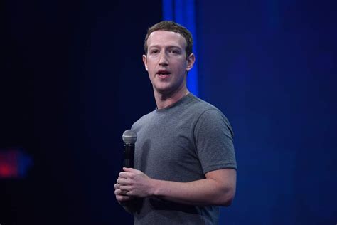 Mark Zuckerberg Philanthropy Pledge Sets New Giving Standard - Bloomberg