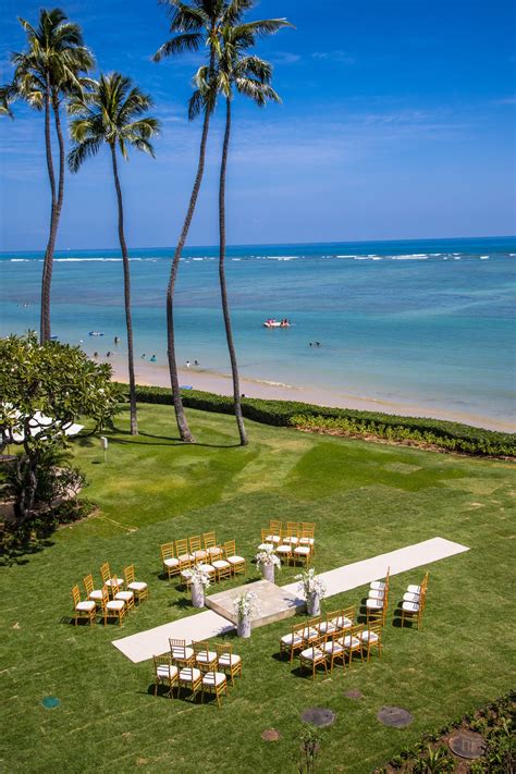 Your dream wedding is one click away! Take a look at this ideal destination in Honolulu, Hawaii ...