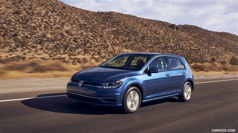 Volkswagen Golf (US-Spec) | 2021MY | Front Three-Quarter