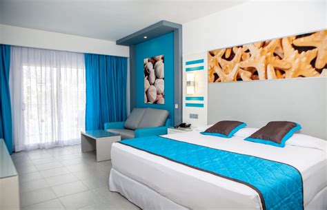 It's here! The expanded Riu Republica and its Splash Water World await ...