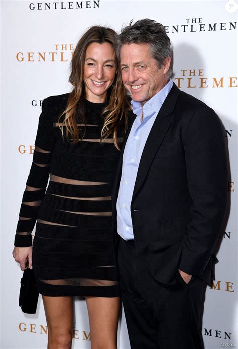 Hugh Grant et Anna Eberstein : Rare sortie du couple pour une soirée cinéma - Purepeople