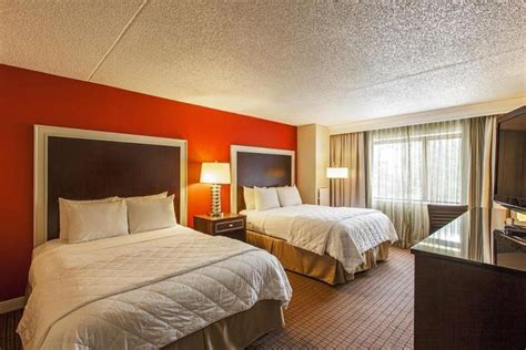 LaGuardia Plaza Hotel in New York (NY) - Room Deals, Photos & Reviews