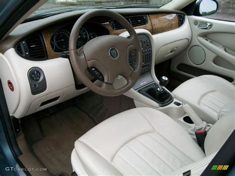 Ivory Interior 2004 Jaguar X-Type 2.5 Photo #50653632 | GTCarLot.com