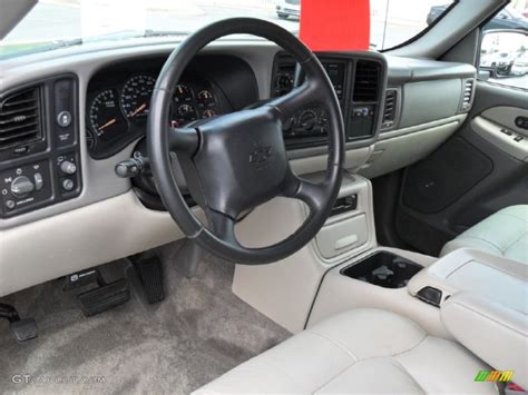 Light Gray/Neutral Interior 2001 Chevrolet Suburban 1500 LT Photo #52109159 | GTCarLot.com