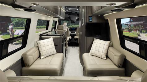 Interstate Lounge EXT | Mercedes-Benz Touring Coaches | Airstream