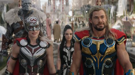 Chris Hemsworth and Natalie Portman Reunite in Electrifying 'Thor: Love ...