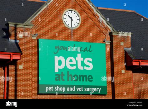 Pets at Home pet shop and vets sign, Southend on Sea, Essex. Pet store. Clock Stock Photo - Alamy