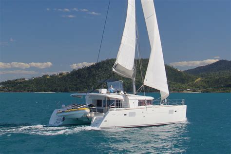 Whitsunday Escape Lagoon 450 sailing catamaran under sail away ...