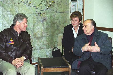 Image: President Clinton meeting with Bosnian President Alija Izetbegovic in Tuzla, Bosnia ...