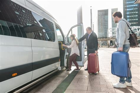 4 Tips for Choosing the Right Airport Shuttle Service » Trending Us