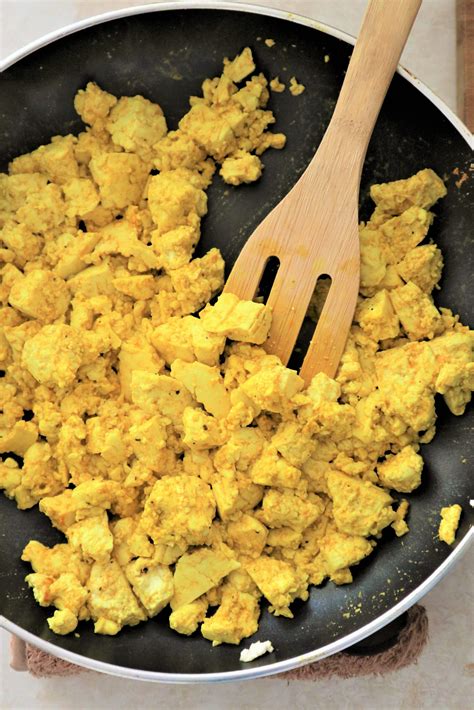 Quick & Easy Tofu Scramble Recipe - Rooty Fruity Vegan