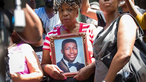 Charges Sought in Eric Garner’s Death, but Justice Officials Have Doubts - The New York Times