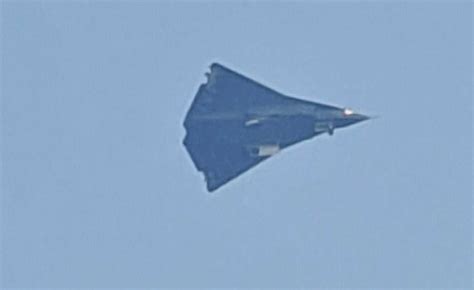 China Stuns by Unveiling Airworthy 6th-Gen Fighter Prototype