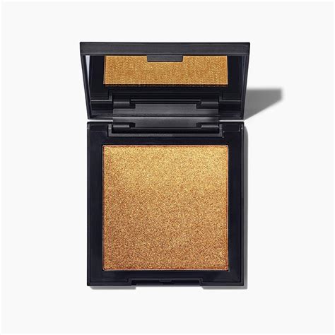 The 15 Best Highlighters for Dark Skin Tones