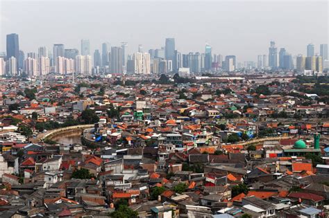 Indonesia Should Fix Jakarta Rather Than Shifting Capital - Bloomberg