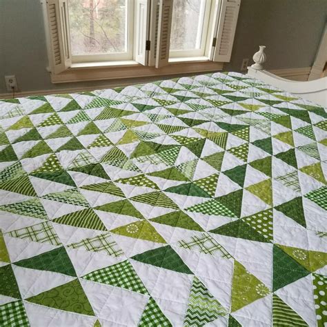 Green and white quilt. Beautiful half-square triangle pattern. | Two color quilts, Green quilt ...