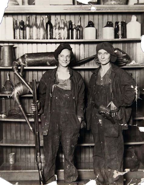 Two female bootleggers, 1921