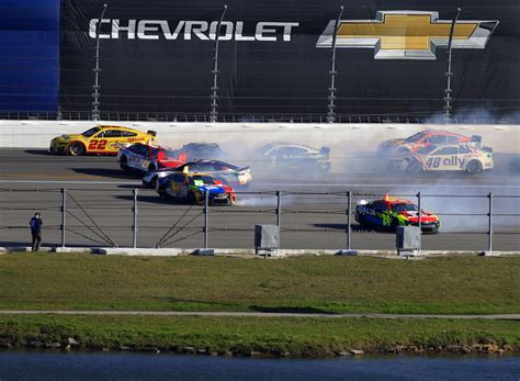 NASCAR World Reacts To Sunday's Big Daytona Crash - The Spun