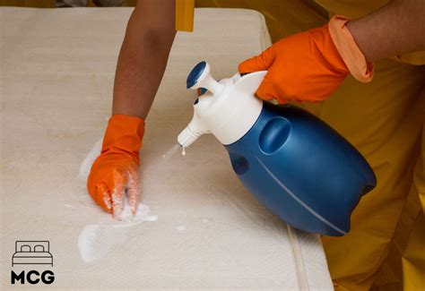 How to Clean a Memory Foam Mattress - 10 Step Guide - Easy