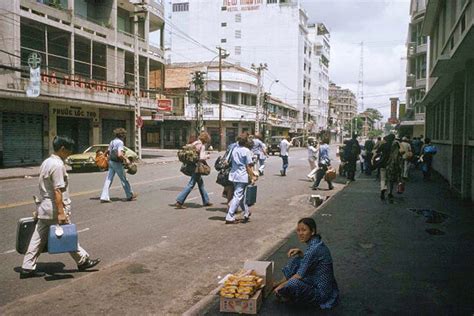 75 Color Photographs That Capture the Fall of Saigon in April, 1975 ...