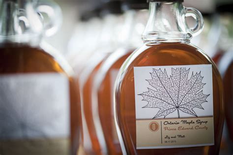 Guest giveaways - maple syrup jars with custom label. Went like (and goes well with) hot cakes ...