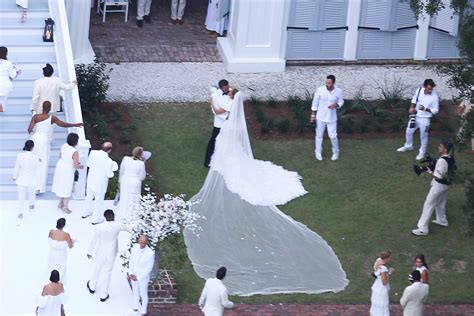 Jennifer Lopez, Ben Affleck kiss in front of kids at Georgia wedding