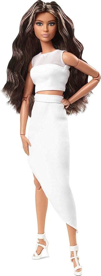 Amazon.com: Barbie Signature Looks Doll (Brunette Wavy Hair) Fully ...