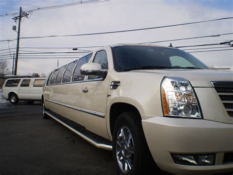 Cadillac Escalade – Express Coach Limousine Service