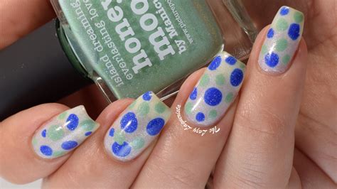 Manicure Manifesto: Blue and Green Polka Dot Nail Art
