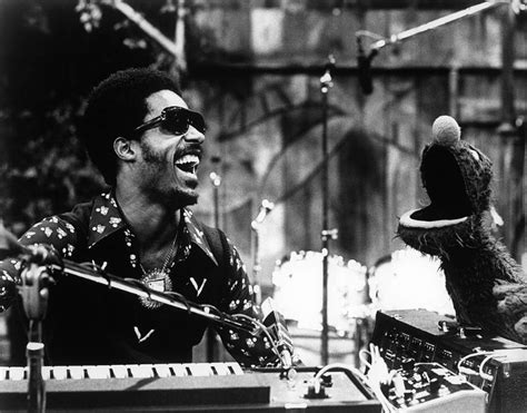 Fascinating Vintage Photos of Stevie Wonder in the ‘70s | Vintage News Daily