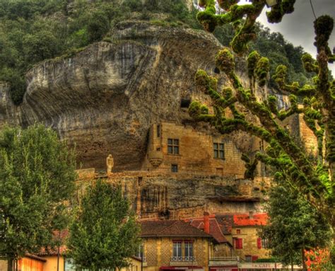 Exploring the Dordogne Caves of France