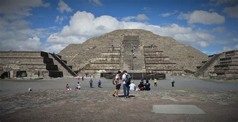 Visiting the Pyramids of Teotihuacan, Mexico - Man Vs Globe