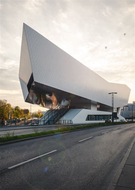 Porsche Museum - Stuttgart - dynamic forms