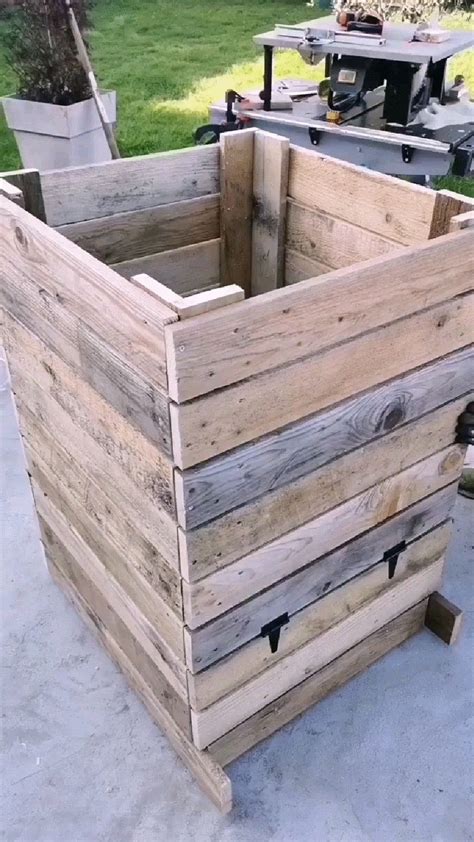 Compost fait en bois de paletteOn recycle tout | Muebles rústicos de jardín, Muebles de ...