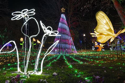 ZooLights Celebrates 30 Years of Holiday Magic at Lincoln Park Zoo | Lincoln Park Zoo