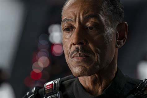 The Mandalorian Season 2 Details Revealed by Giancarlo Esposito | Collider