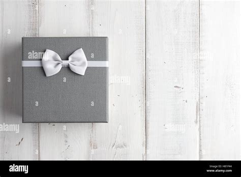 Gift box with bow Stock Photo - Alamy