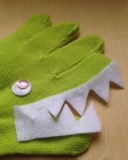 Dinosaur Puppet ~ DIY No Sew Craft Project for Kids #PartyIdea #Craft - A Thrifty Mom