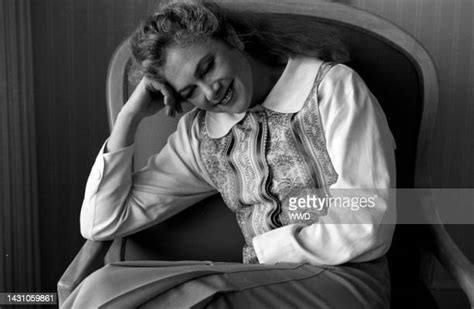 83 Kathleen Turner 1989 Photos & High Res Pictures - Getty Images