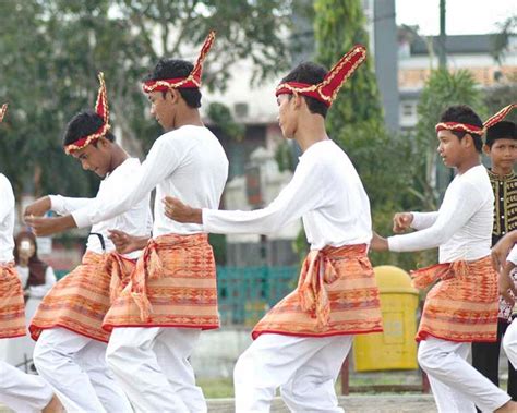 TARI SEUDATI : Sejarah, Properti, Asal, Gerakan dan Pola Lantai