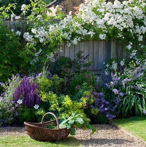 15 Beautiful Small Cottage Garden Design Ideas For Backyard Inspiration – GooDSGN | Rustic ...