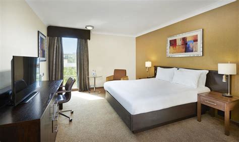 HILTON CROYDON – Booking Rates