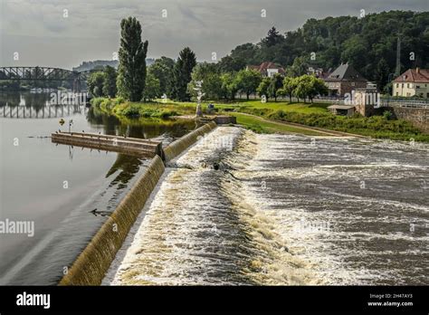 Weser, Oberes Wehr, Hameln, Niedersachsen, Deutschland Stock Photo - Alamy